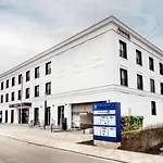 Premier Inn Regensburg City Centre